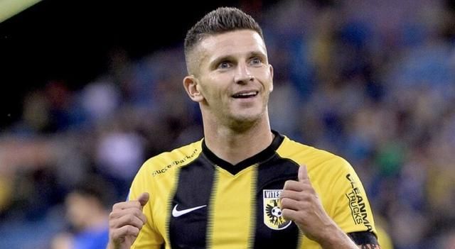 无数球迷的 无数球迷的